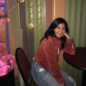 Meet your Posher, Lorena